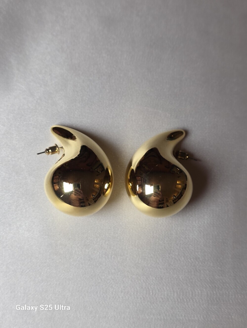 Tamila XL Teardrop Oversized Gold-Tone Earrings 1.75" New In Box - Picture 6 of 9
